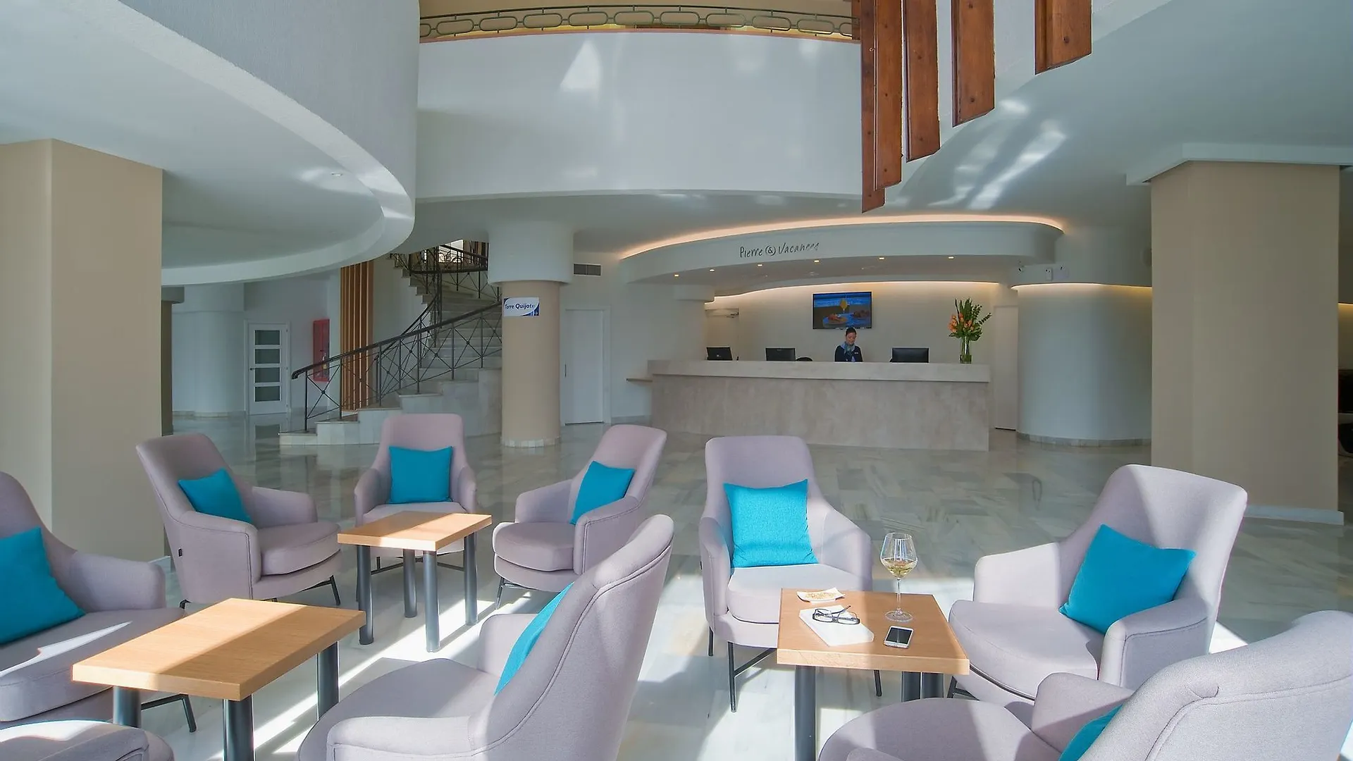 Hotel El Puerto By Pierre Vacances Fuengirola 3*,  Španělsko